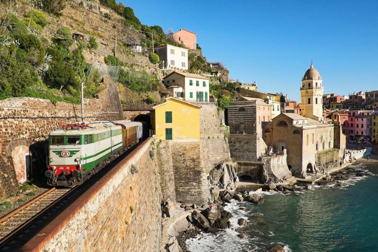 Joivy Family Flat With Little Patio, Cinque Terre Lägenhet Vernazza Exteriör bild
