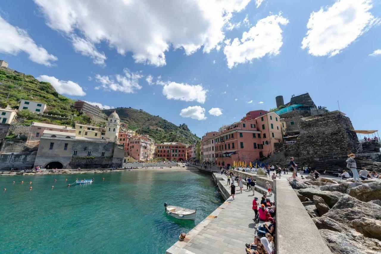 Joivy Family Flat With Little Patio, Cinque Terre Lägenhet Vernazza Exteriör bild
