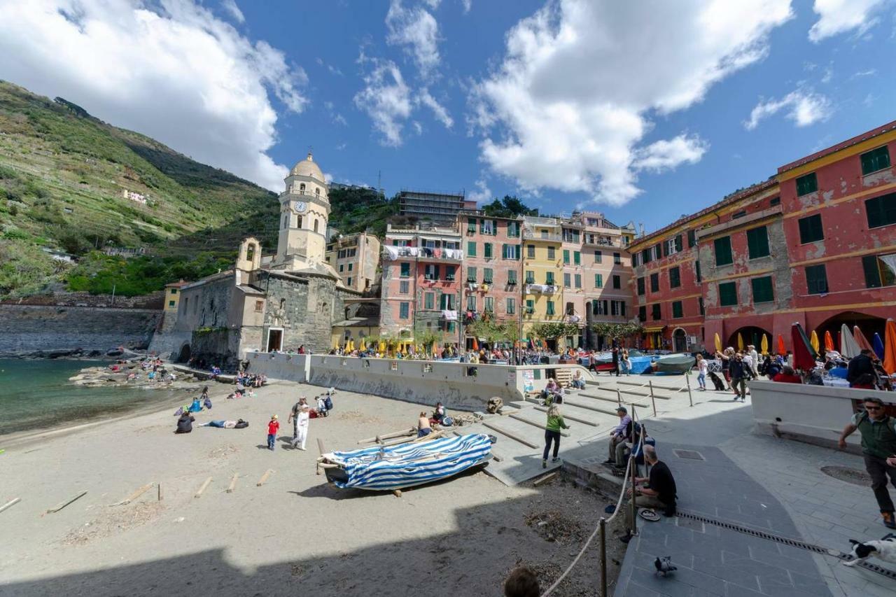 Joivy Family Flat With Little Patio, Cinque Terre Lägenhet Vernazza Exteriör bild