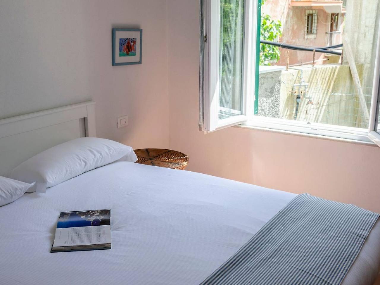 Joivy Family Flat With Little Patio, Cinque Terre Lägenhet Vernazza Exteriör bild