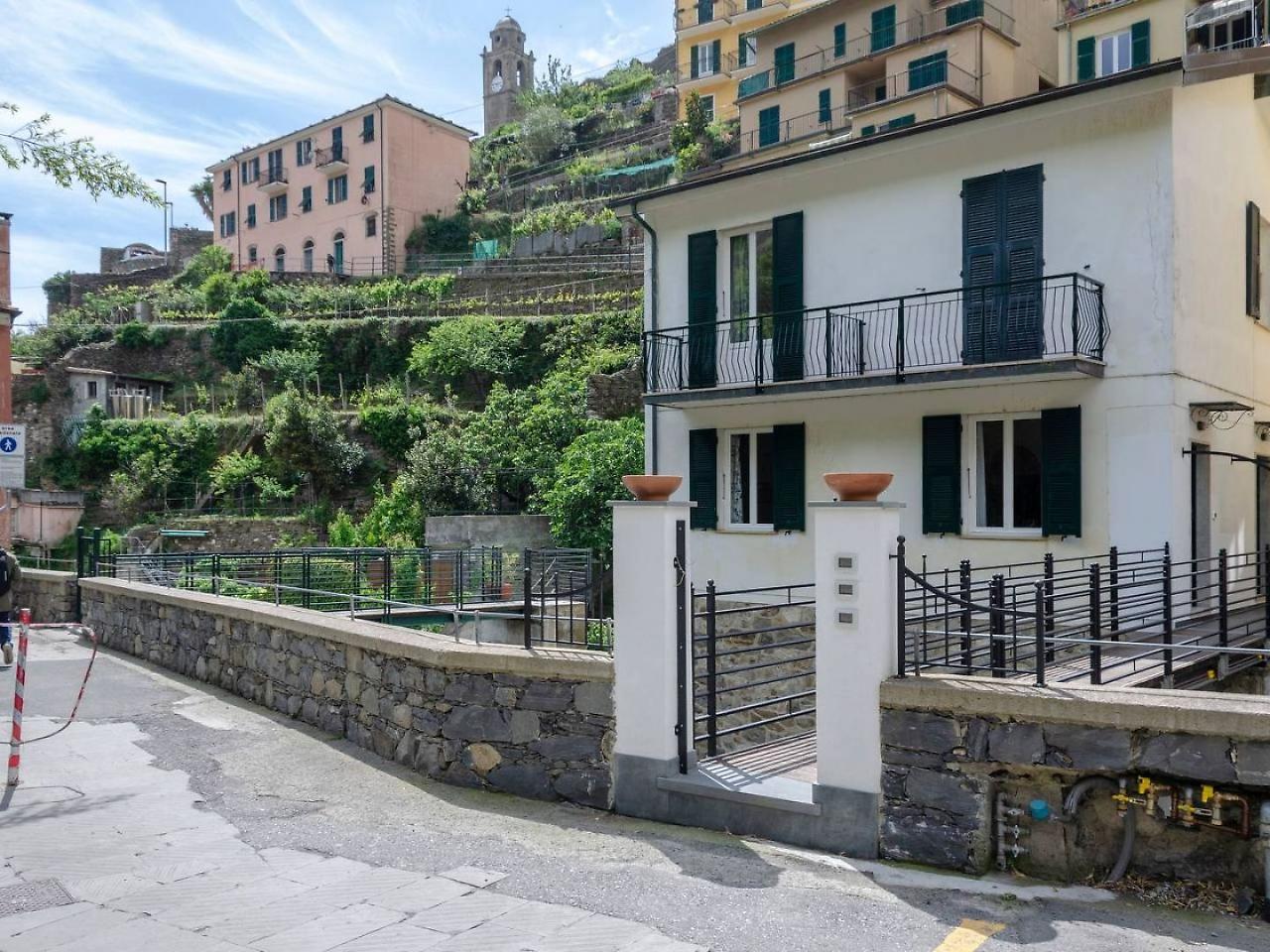 Joivy Family Flat With Little Patio, Cinque Terre Lägenhet Vernazza Exteriör bild